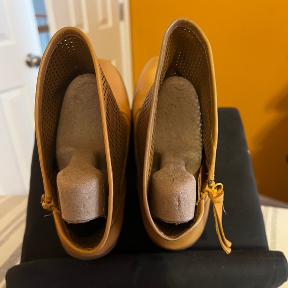 Ladies Boot - Picture 2 of 8